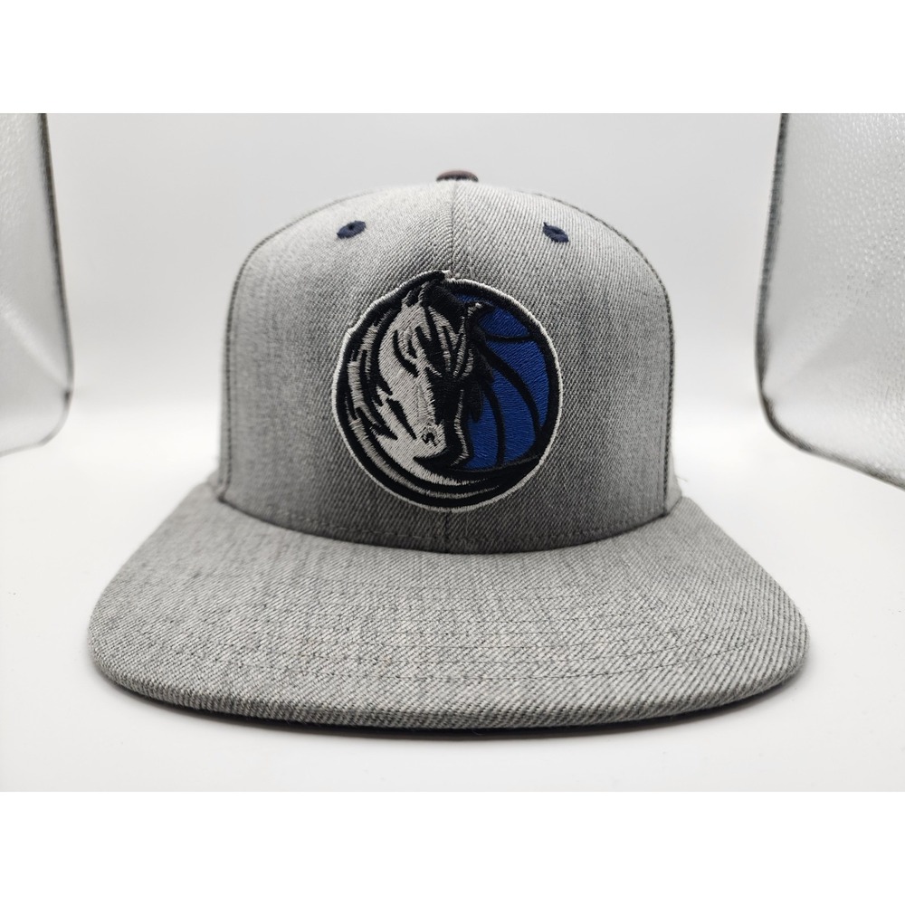 Dallas Mavericks Mitchell & Ness NBA Hardwood Classics Snapback Cap Gray Wool
